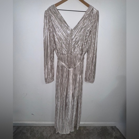 GUESS Beige Belted Tulip Skirt V-Back Long Sleeve Maxi Faux Wrap Dress - Picture 8 of 8